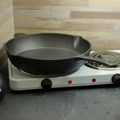 Gibson General Store Addlestone 12 In. Preseasoned Round Cast Iron Frying Pan 5 Gibson General Store Addlestone 12 In. Preseasoned Round Cast Iron Frying Pan - Image 3